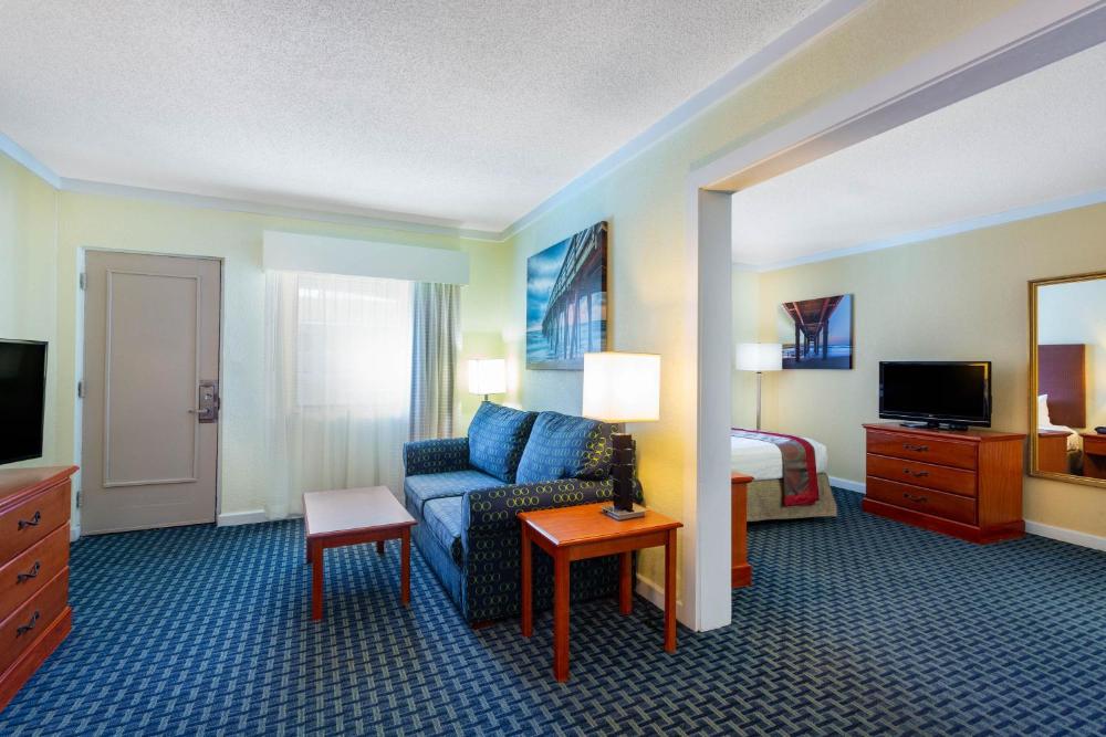 Queen Studio Suite - Non-Smoking interior